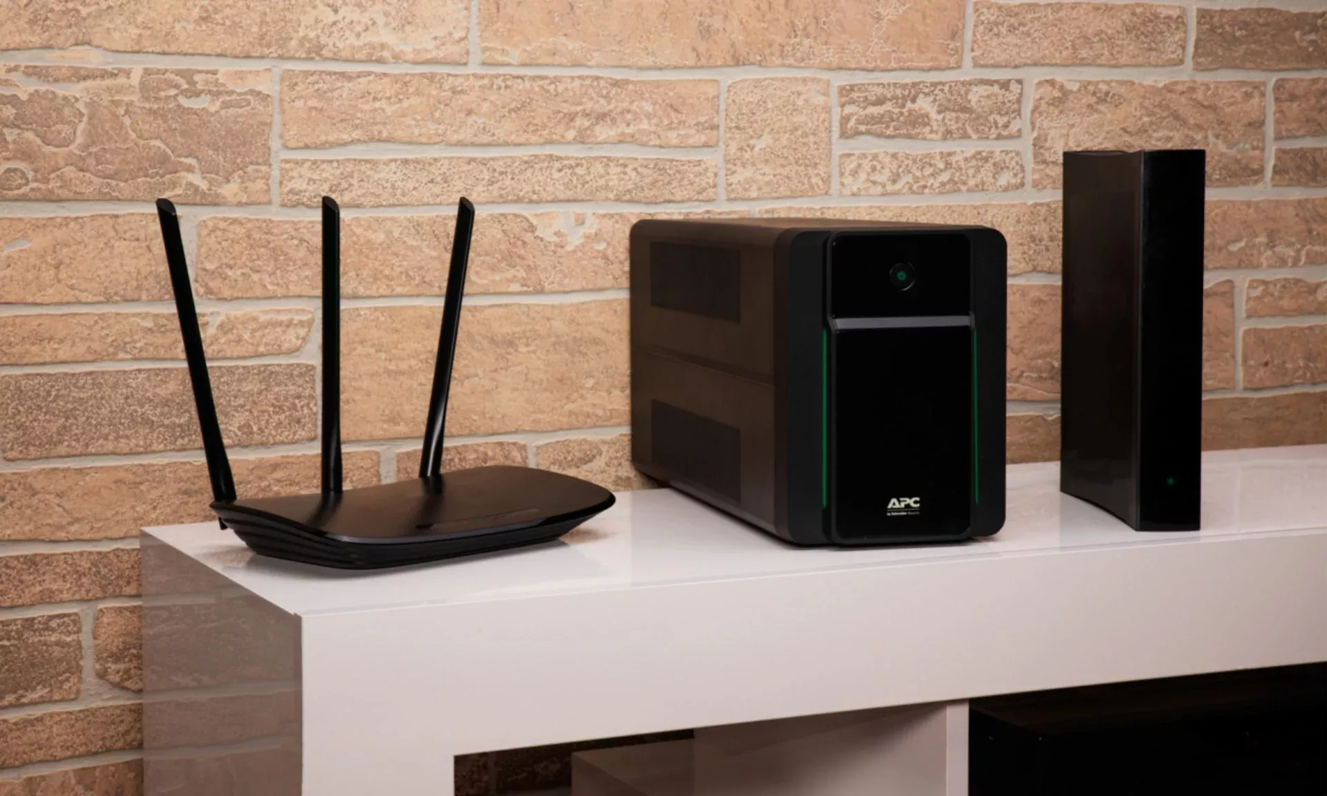 APC BX1200MI-GR Back-UPS
