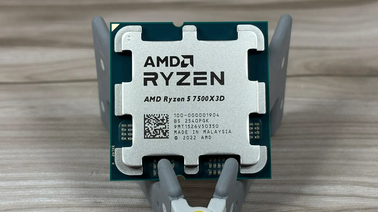 AMD Ryzen 5 7500X3D