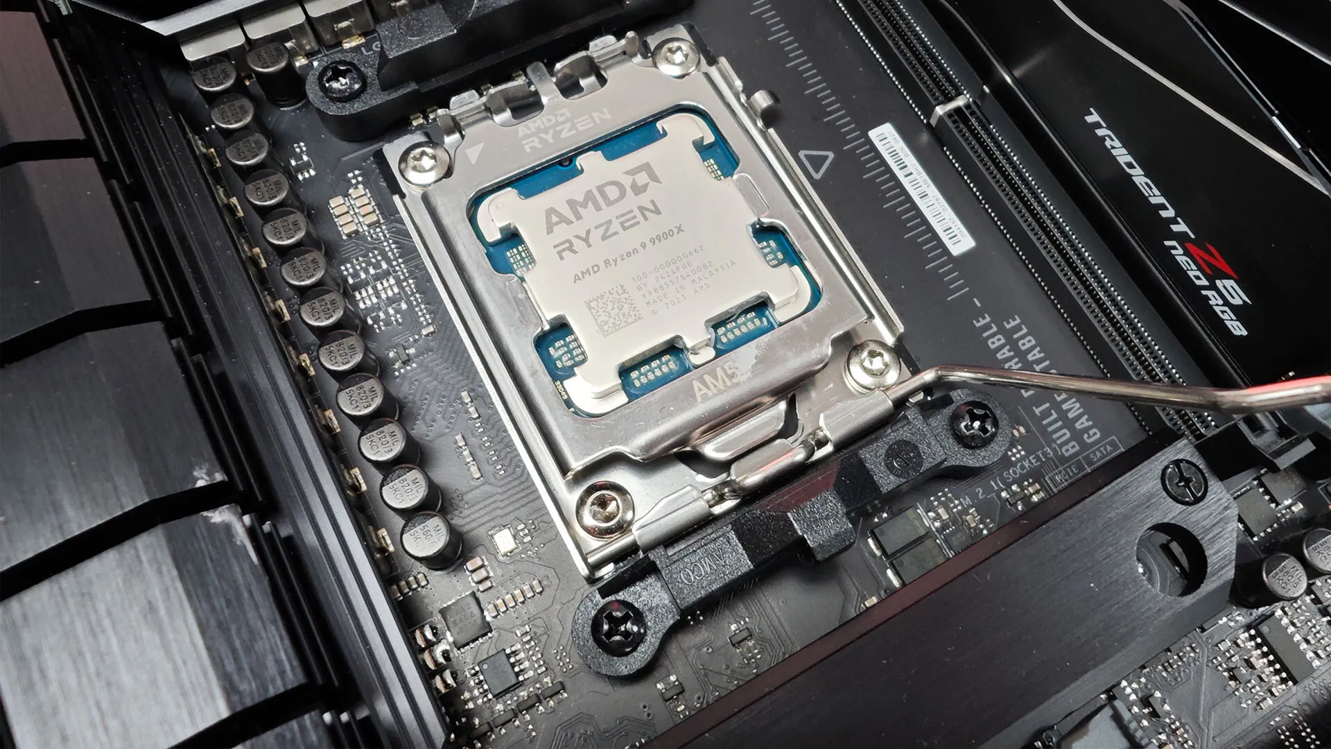 AMD Ryzen 9 9900X