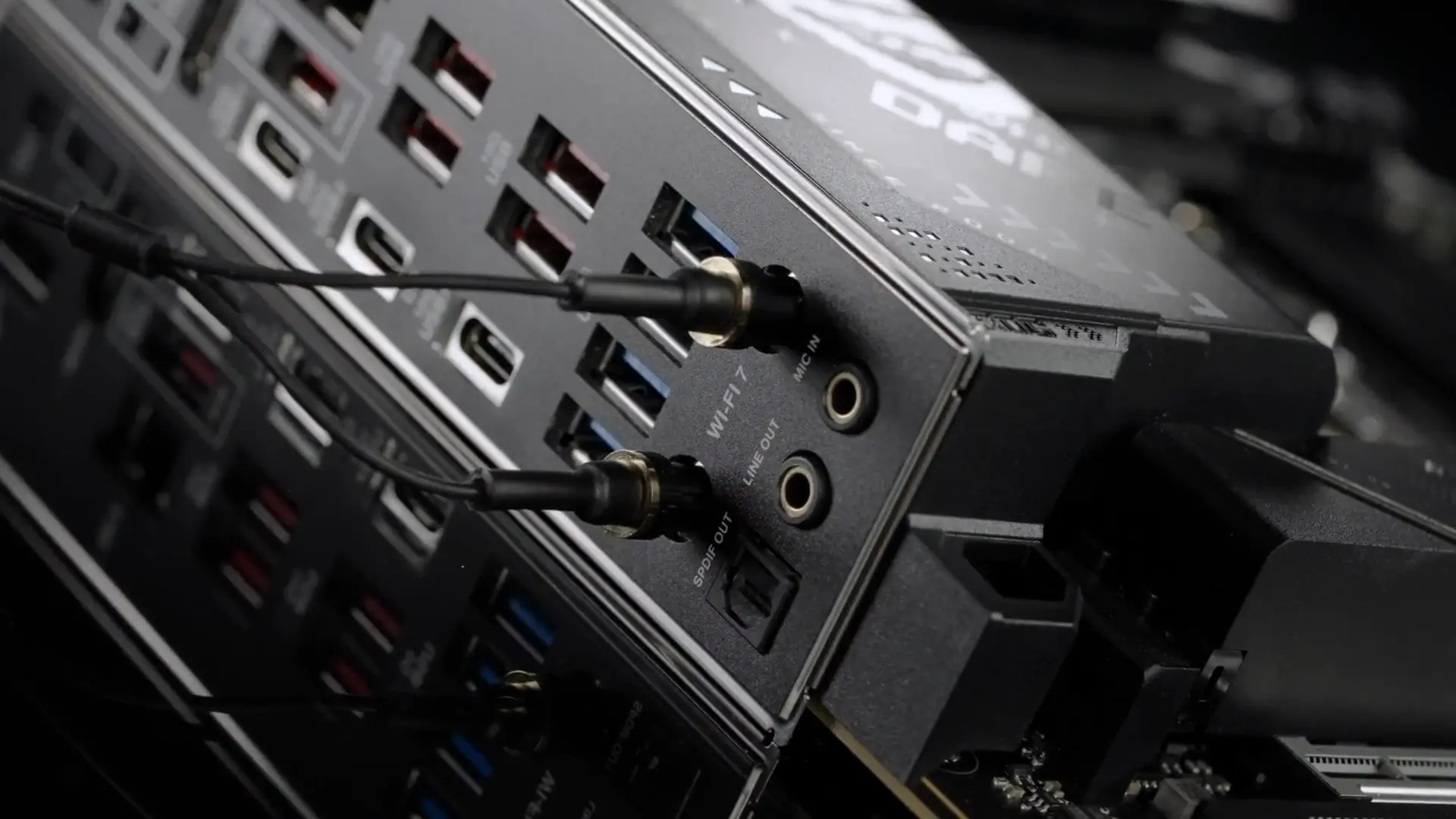 اسوس روج ستريكس X870-F جيمنج واي فاي مازر بورد